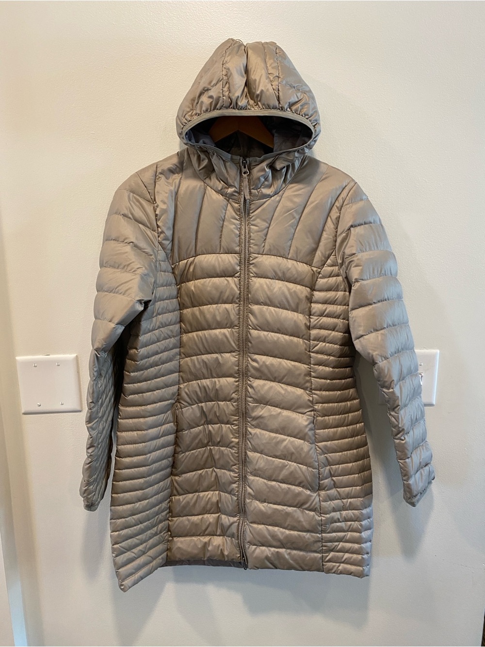 Eddie Bauer women’s down hooded parka size large packable outdoor winter